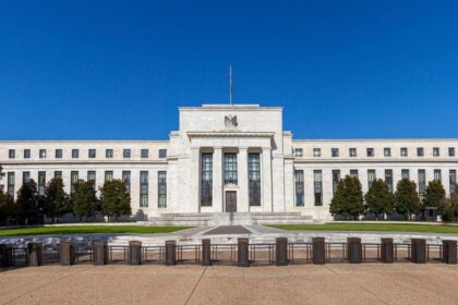 Disruption in the Strait of Hormuz Puts the US Federal Reserve at a Crossroads